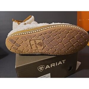 Ariat Bootie Slipper  , White Fuzzy, Women's M 7.5-8, New In Box